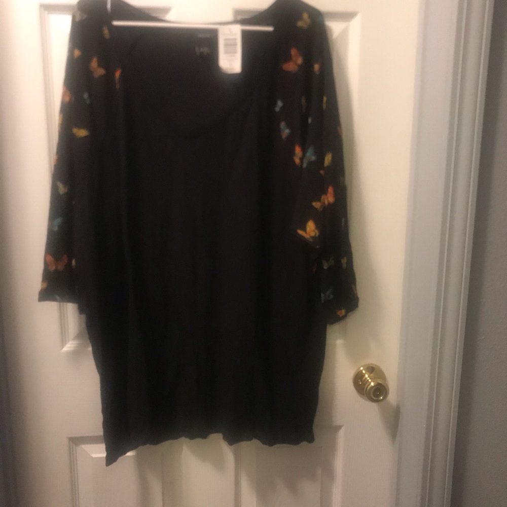 NWT sz 5x Torrid short sleeve top with butterfly’s